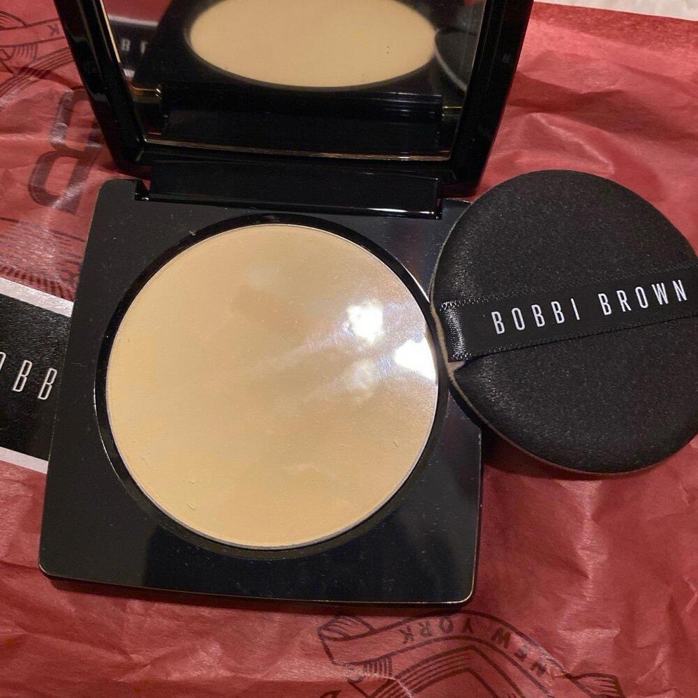 BRAND NEW IN BOX Bobbi Brown sheer finish pressed powder